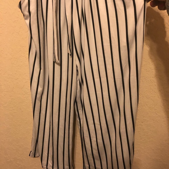Super cute strapless romper Black & White striped - Picture 4 of 5